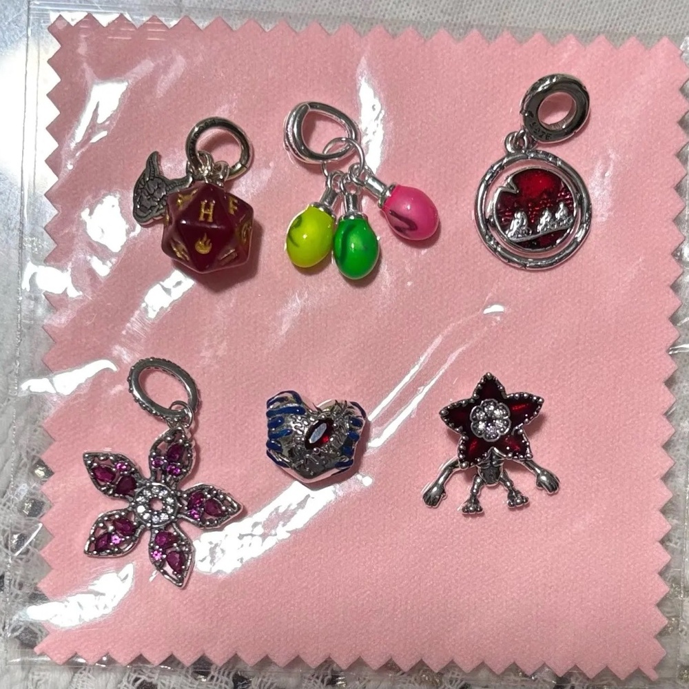 1pcs Pandora x Stranger Things Charm - Picture 5 of 16